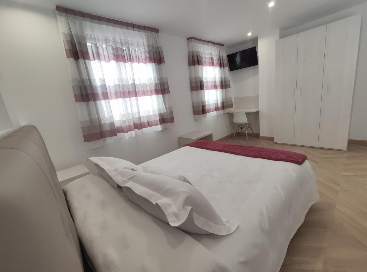 Hostal Oleo Auto Check-In Сантандер Екстериор снимка