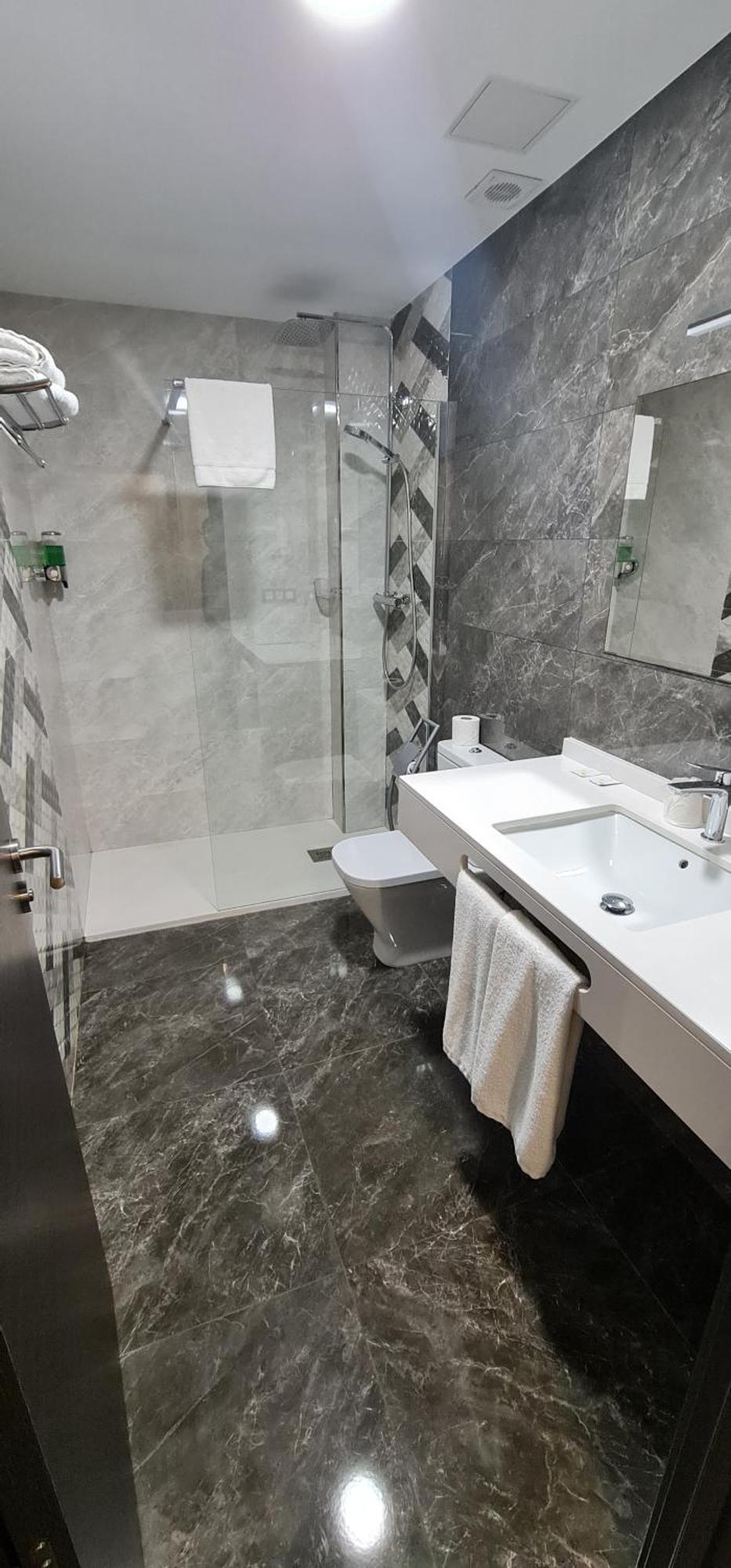 Hostal Oleo Auto Check-In Сантандер Екстериор снимка